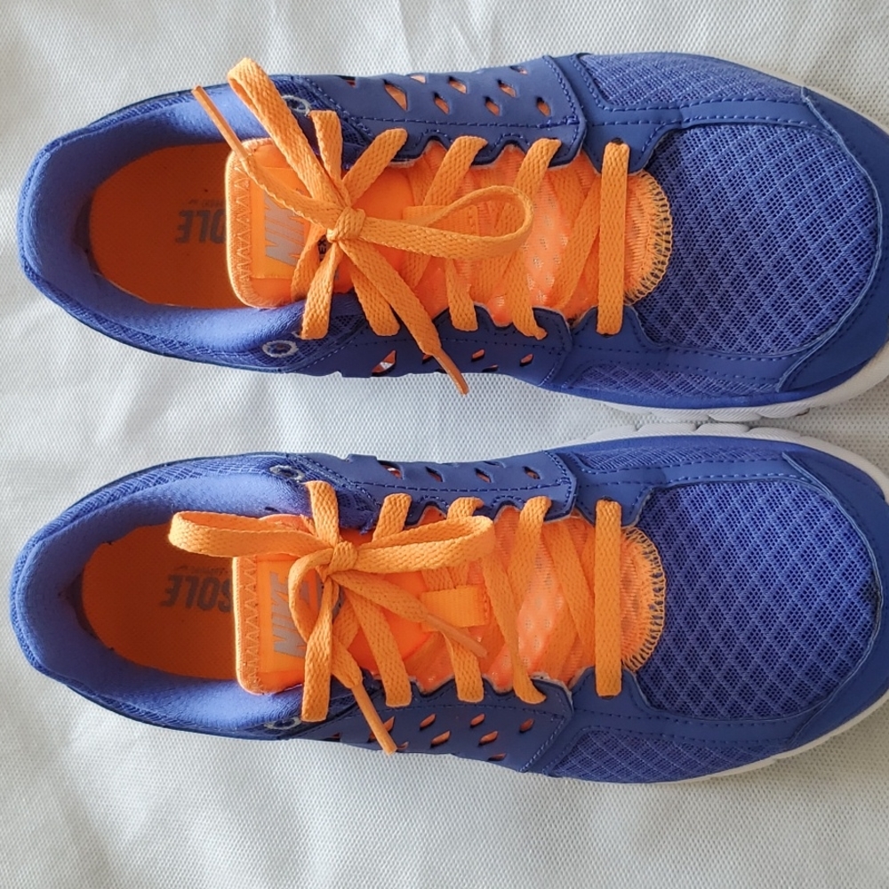 Nike Tennis Shoes